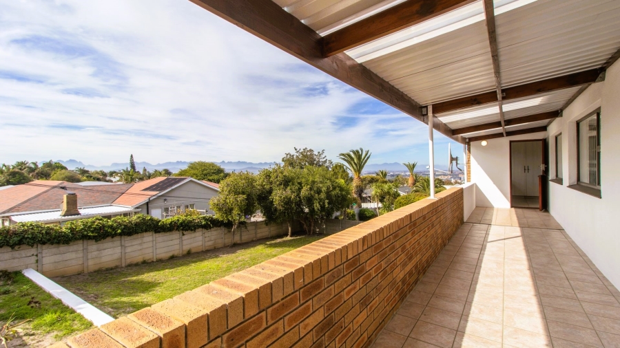 7 Bedroom Property for Sale in Loevenstein Western Cape